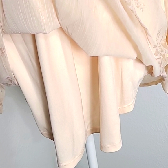 Lauren Conrad Pale Peach Blouse Sheer Overlay, Gold Etched Roses, Sz Large, NWT - Picture 5 of 11